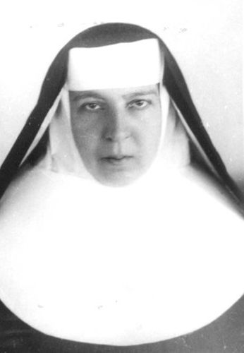 Sister Maria Klemensa Staszewska wearing a habit and a coif on her head in the photo.